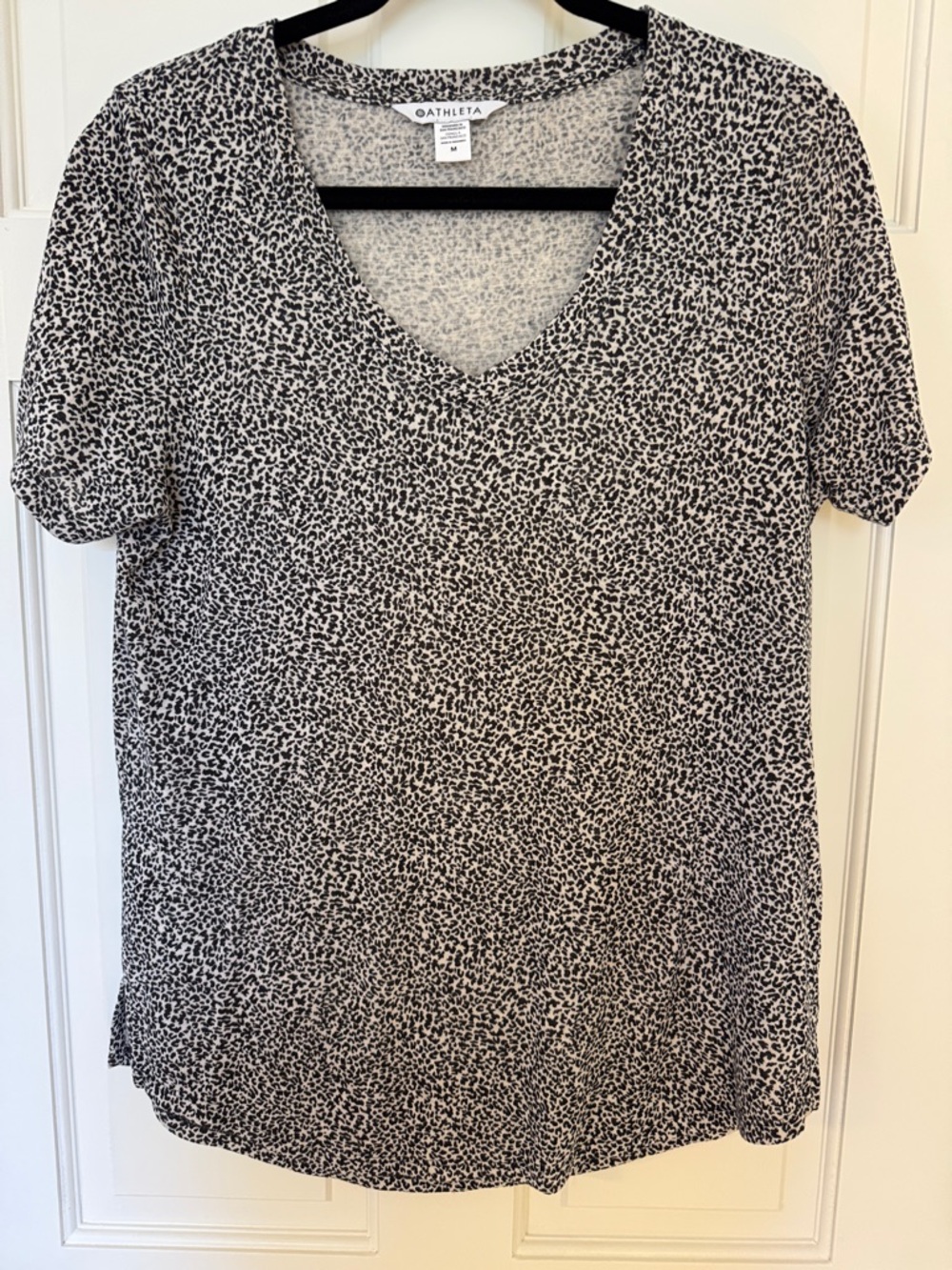 Athleta Black and White V-Neck Short Sleeve Printed Tee